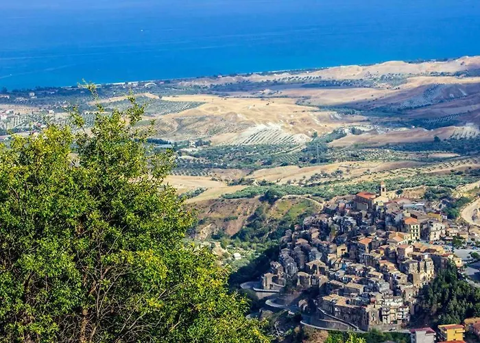 Alojamento de Acomodação e Pequeno-almoço Il Borgo & Il Feudo Badolato